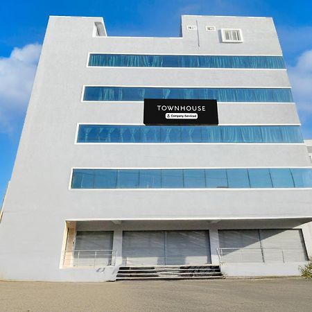 Super Townhouse Kukatpally North Formerly Munagala Arcade Hyderabad Luaran gambar