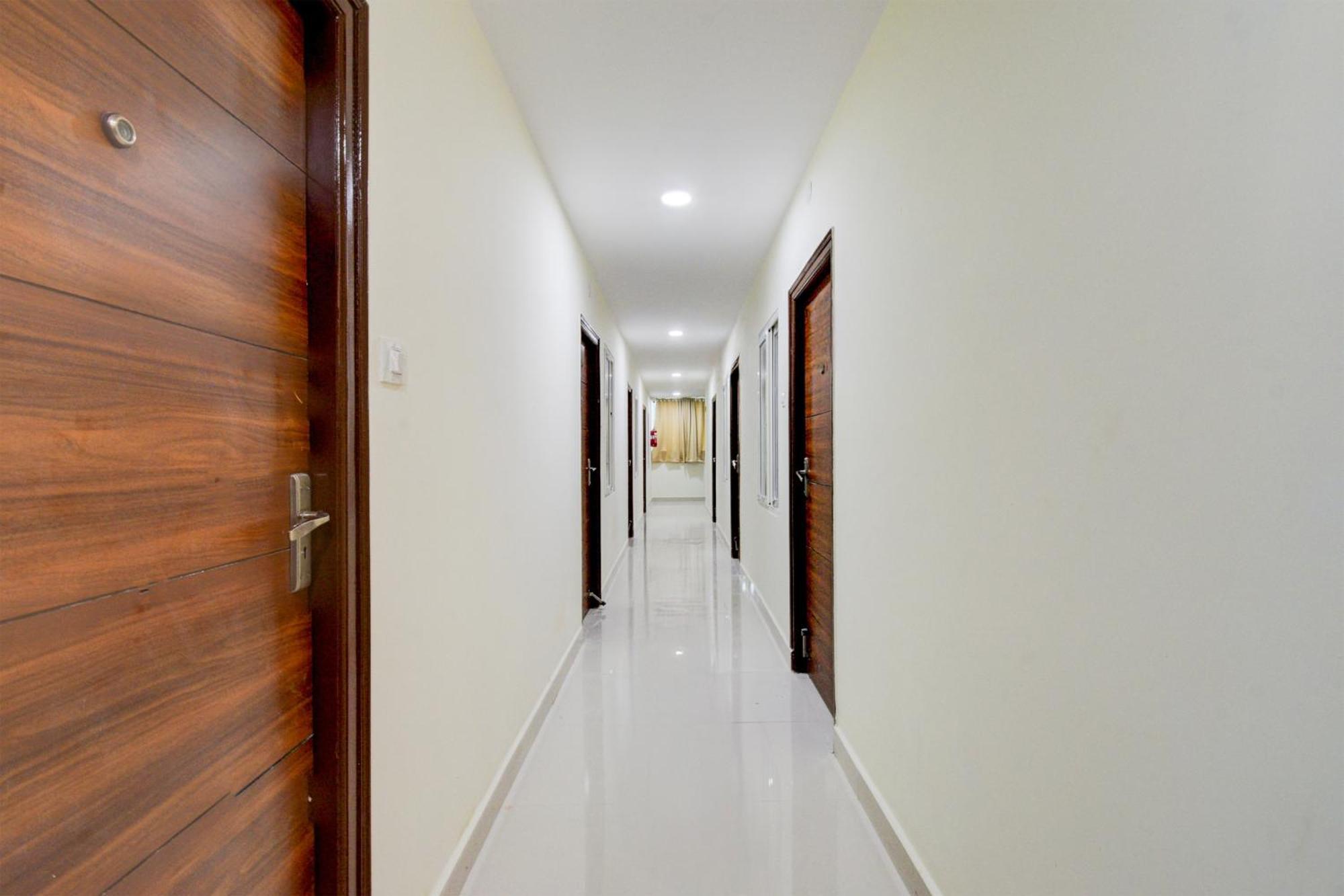 Super Townhouse Kukatpally North Formerly Munagala Arcade Hyderabad Luaran gambar