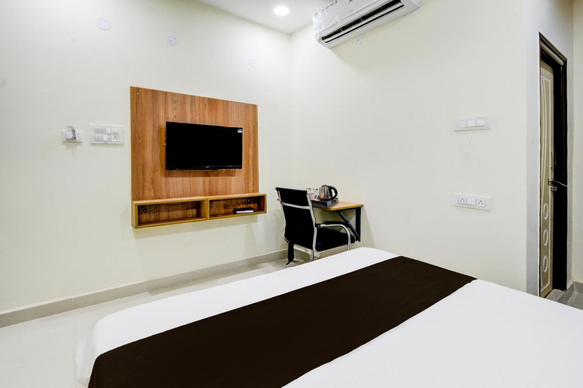 Super Townhouse Kukatpally North Formerly Munagala Arcade Hyderabad Luaran gambar