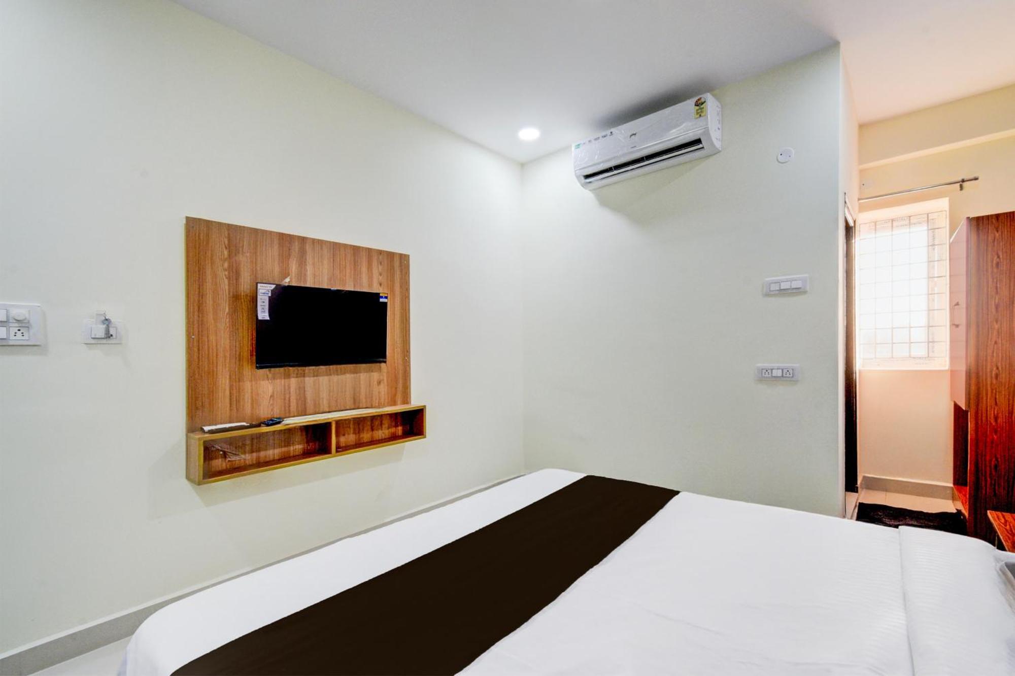 Super Townhouse Kukatpally North Formerly Munagala Arcade Hyderabad Luaran gambar