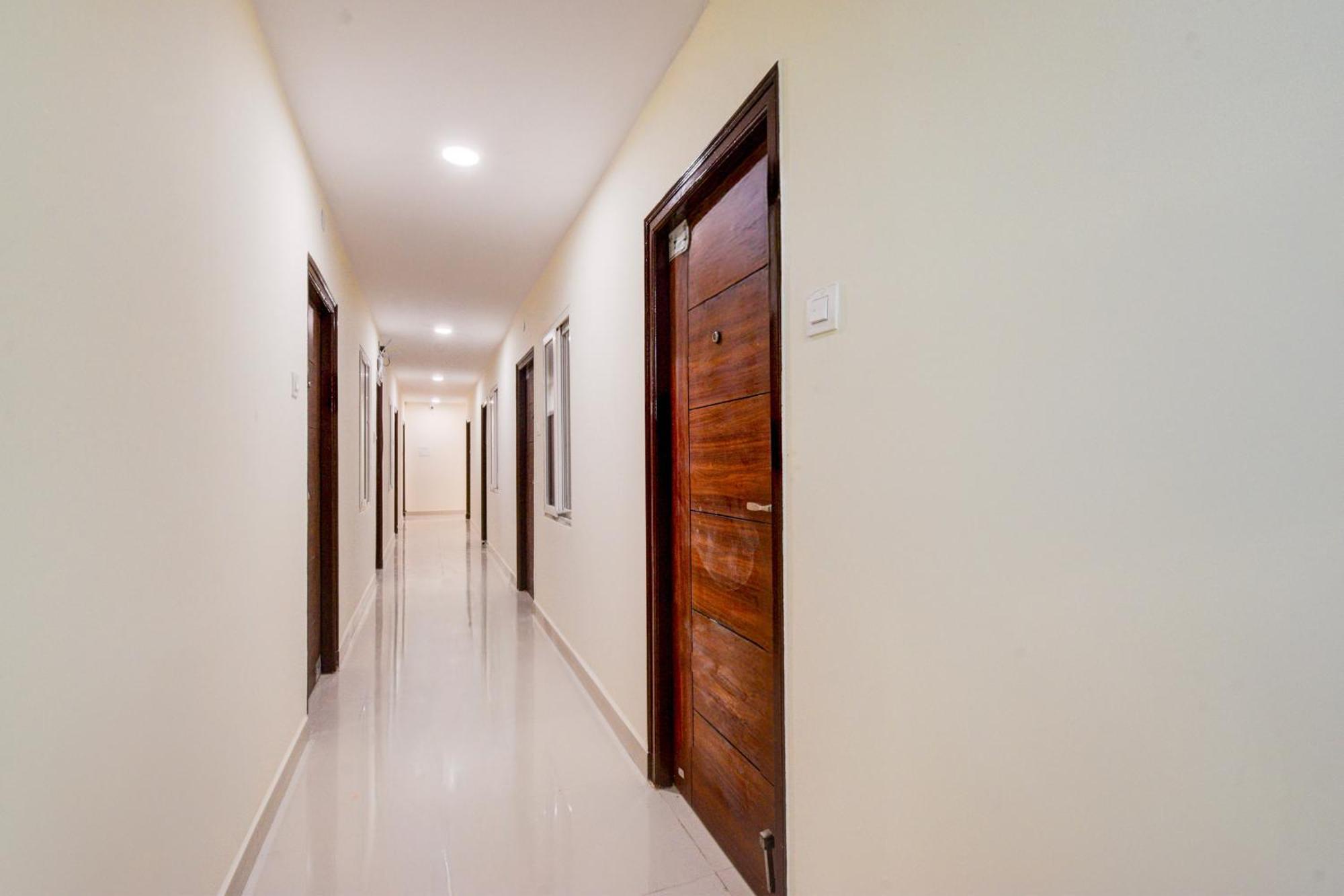 Super Townhouse Kukatpally North Formerly Munagala Arcade Hyderabad Luaran gambar