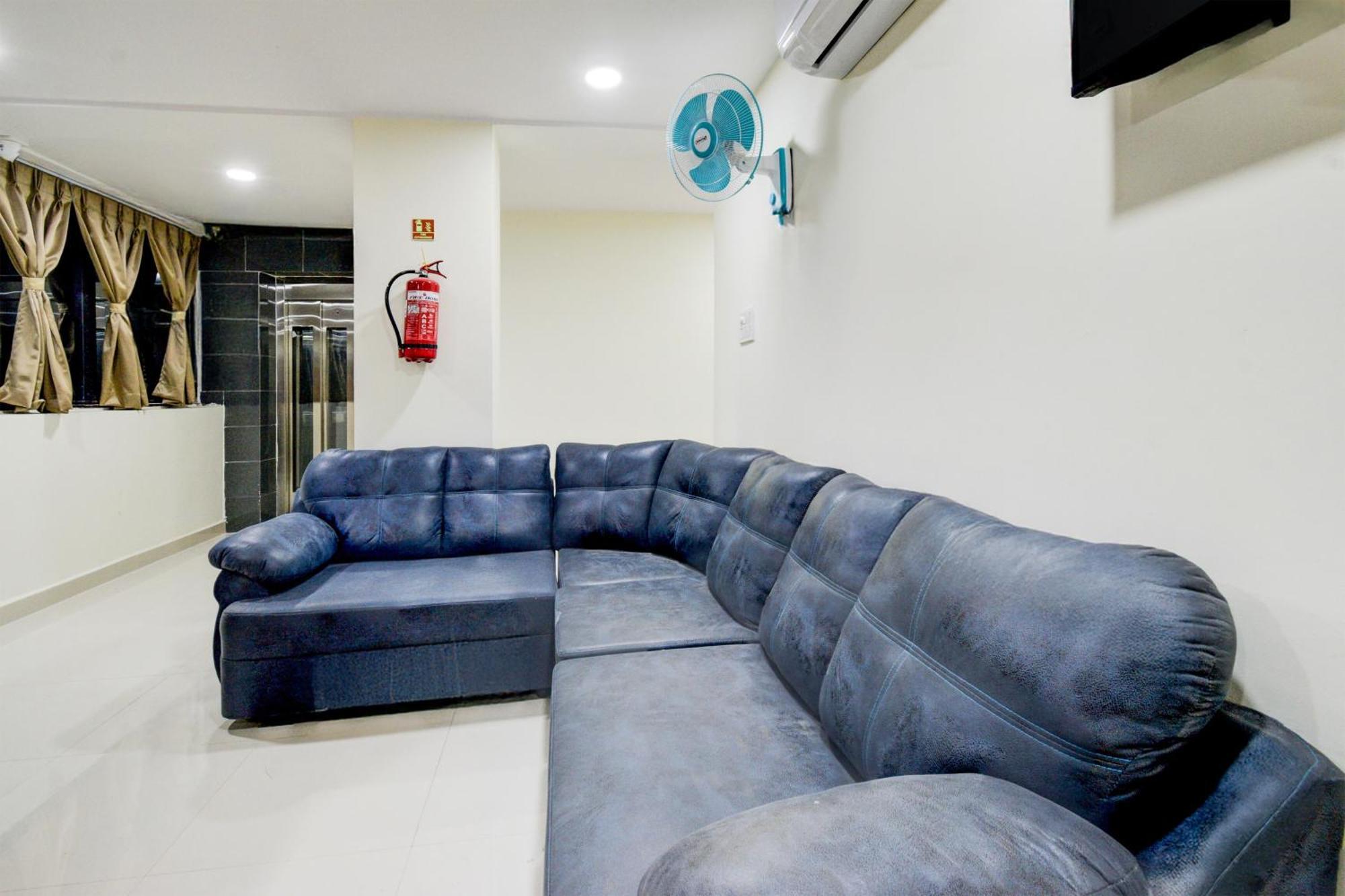 Super Townhouse Kukatpally North Formerly Munagala Arcade Hyderabad Luaran gambar