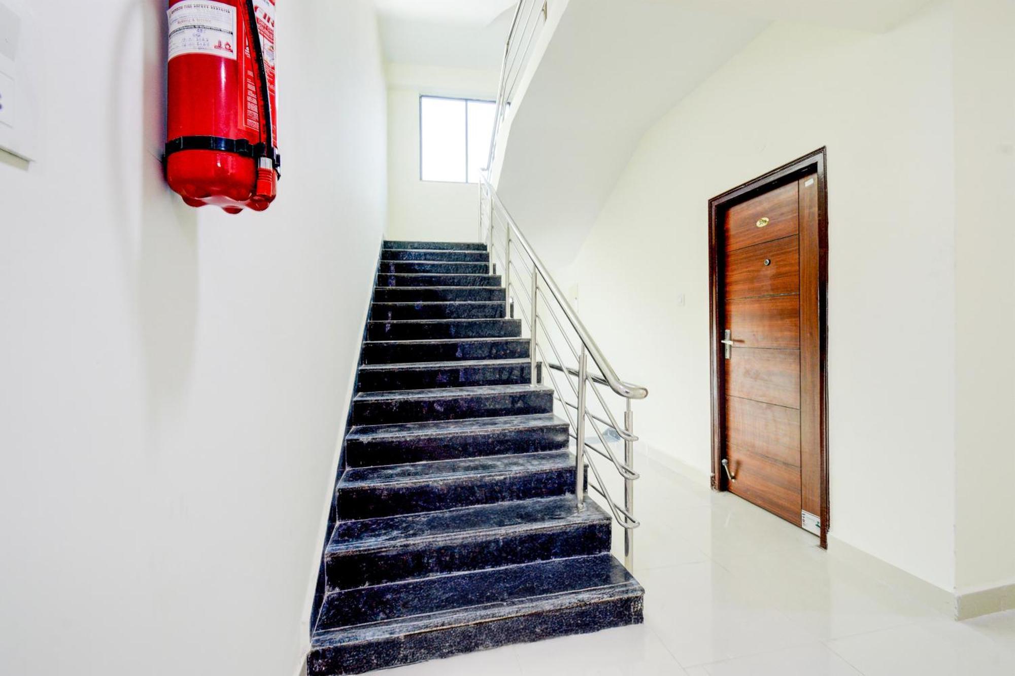 Super Townhouse Kukatpally North Formerly Munagala Arcade Hyderabad Luaran gambar